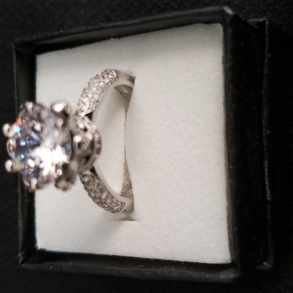 FINAL SALE Amazing .925 Sterling Silver White Sapphire Engagement Ring - Picture 4 of 7